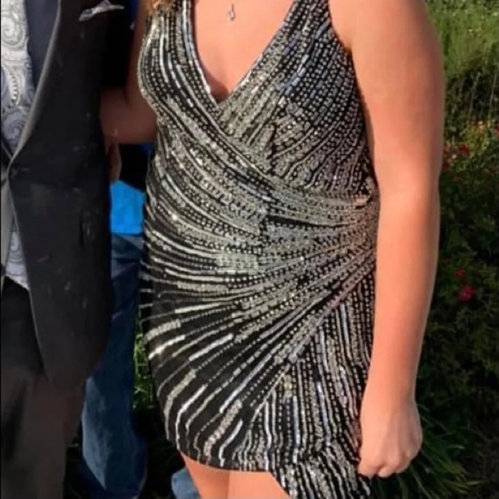 Gorgeous formal dress - Picture 7 of 10